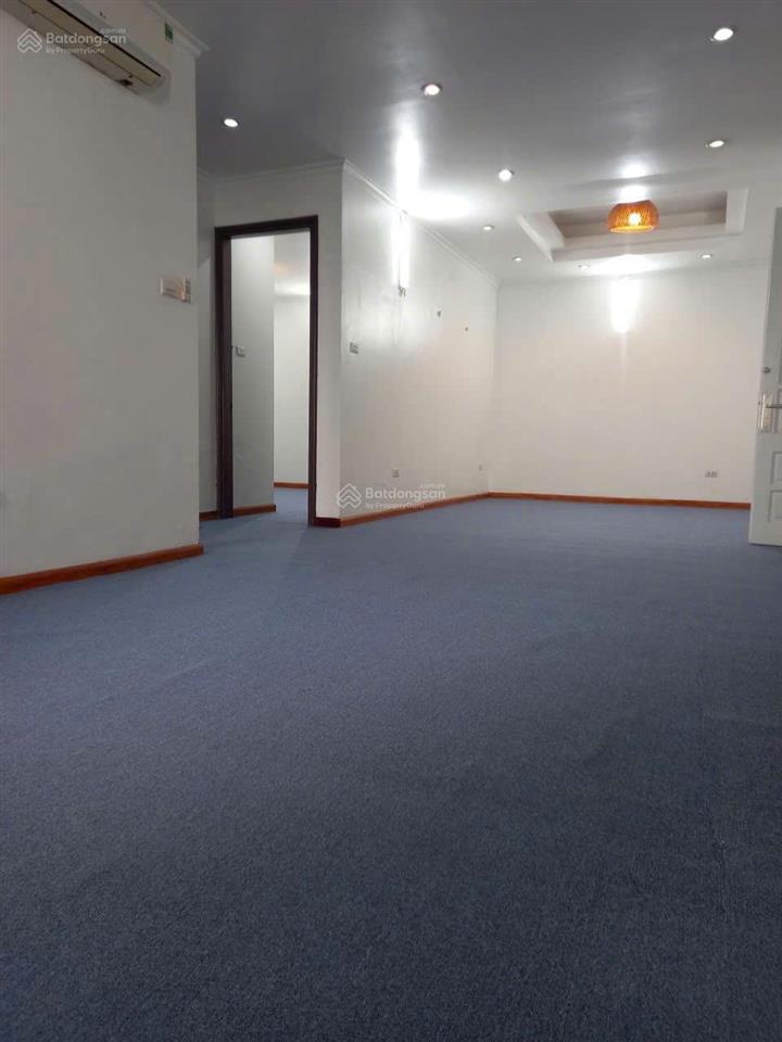 Cho thuê căn 2 ngủ 80m mặt đường võ chí công  gần 2 con rồng, tầng trung, view cầu nhật tân