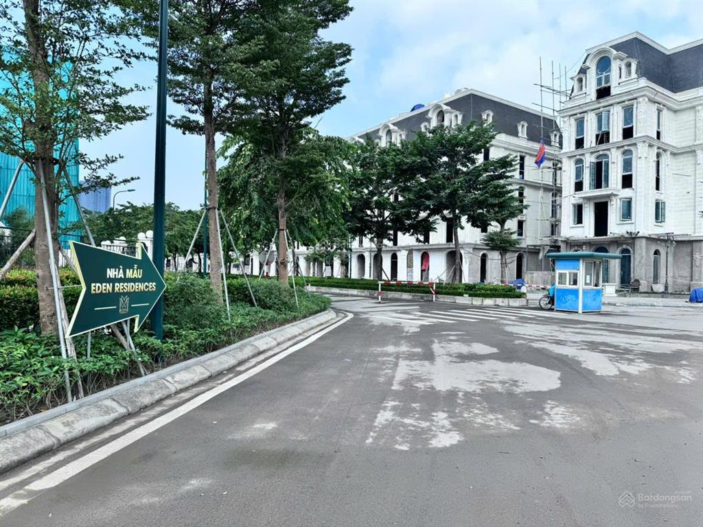 Chính chủ gửi bán  một căn hiếm có  shophouse embassy  starlake, dt 120 m2 2 mặt đường