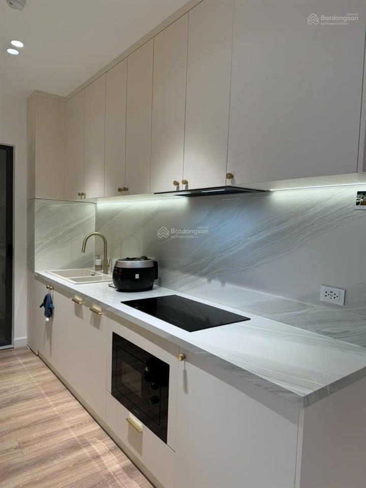 Nhà tốt, giá rẻ 61m2 sổ hồng, giá 3,4 tỷ, nội thất đẹp