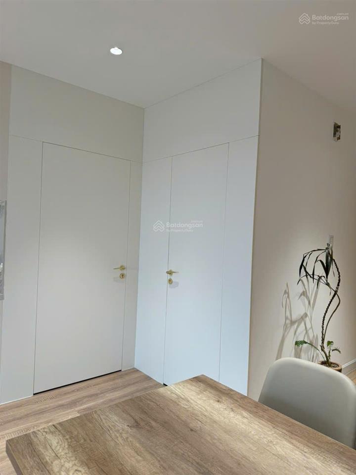 Nhà tốt, giá rẻ 61m2 sổ hồng, giá 3,4 tỷ, nội thất đẹp
