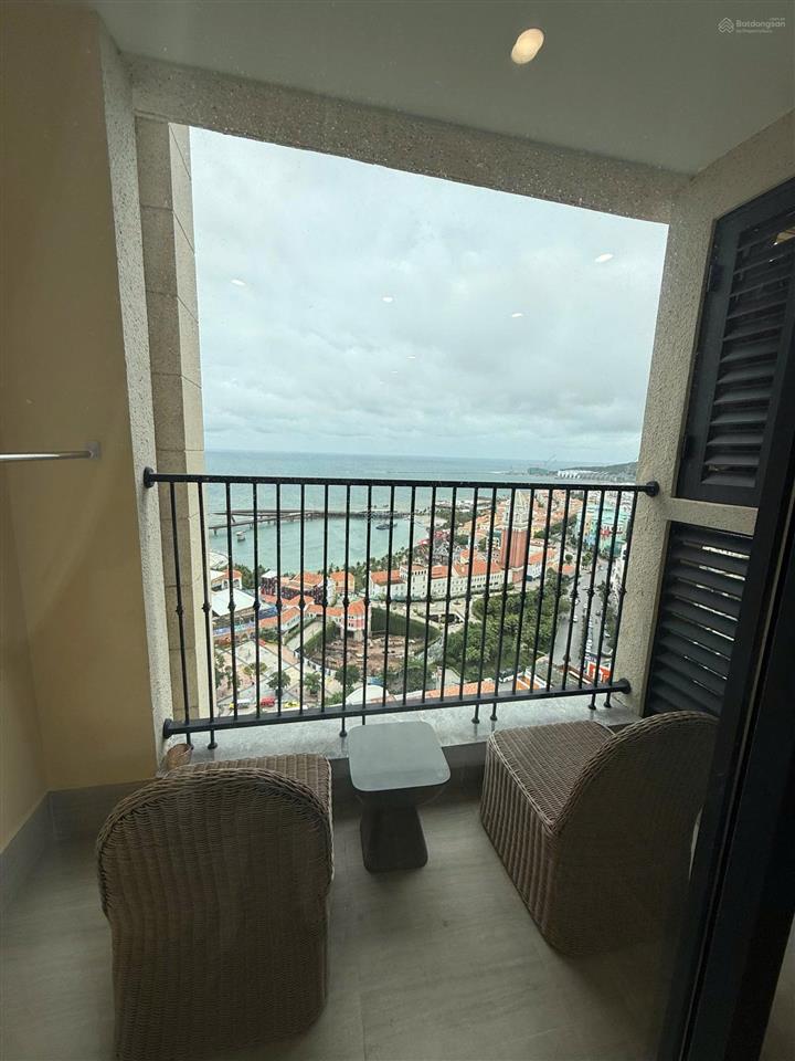 Bán căn hộ 2 phòng ngủ view biển