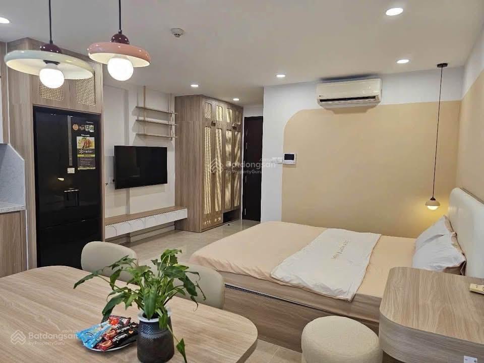 3,4 tỷ  sở hữu ngay căn studio full đồ đẹp toà c2 vinhomes d'capitale trần duy hưng 0777 393 ***