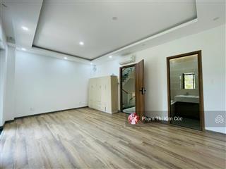 Nhà phố 1 trệt 3 lầu nội thất cơ bản giá thuê chỉ 30 triệu/tháng. phù hợp ở hoặc làm văn phòng