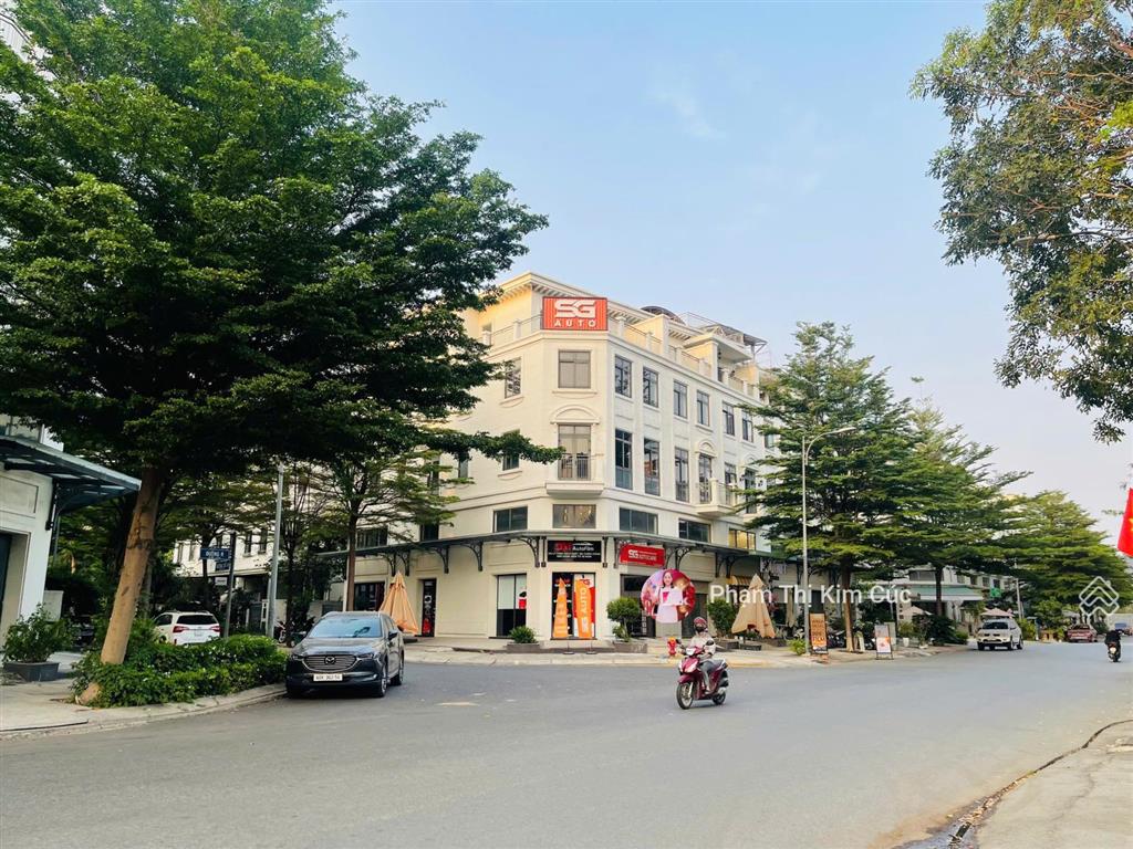 Có 1 0 2 tại lakeview city mua ngay shophouse kẹt cần bán gấp. đường lớn ngay hồ bơi, hồ sinh thái