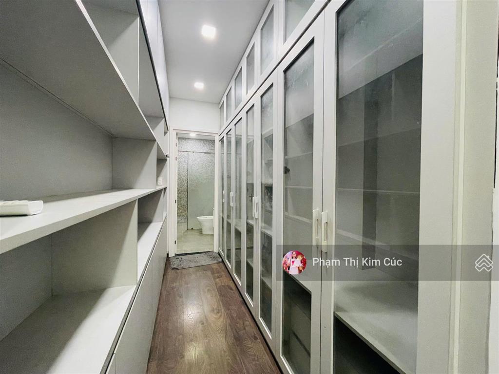 Cho thuê duy nhất căn shophouse giá 33 triệu nhà nội thất cơ bản. đang trống sẵn vào ngay