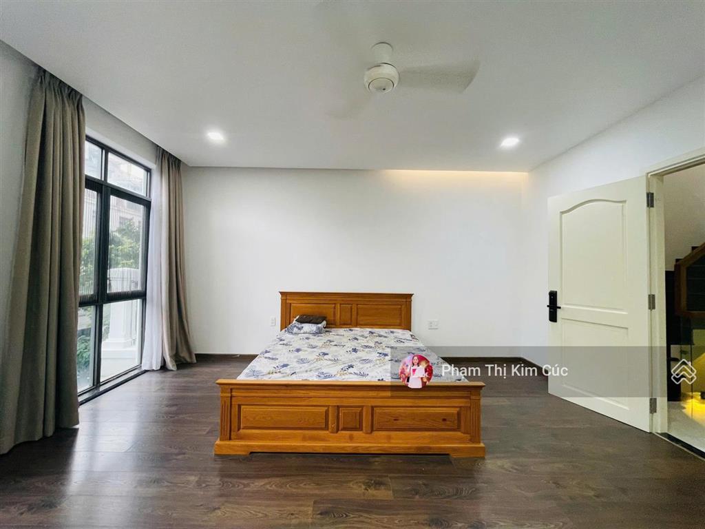Cho thuê duy nhất căn shophouse giá 33 triệu nhà nội thất cơ bản. đang trống sẵn vào ngay