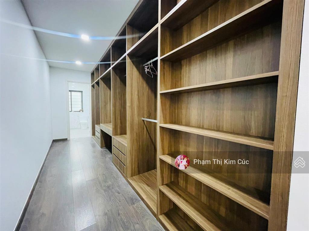 Cho thuê duy nhất căn shophouse giá 33 triệu nhà nội thất cơ bản. đang trống sẵn vào ngay