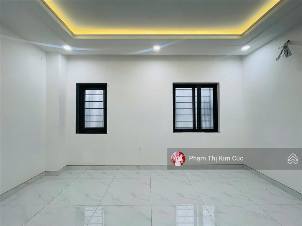 Cho thuê duy nhất căn shophouse giá 33 triệu nhà nội thất cơ bản. đang trống sẵn vào ngay