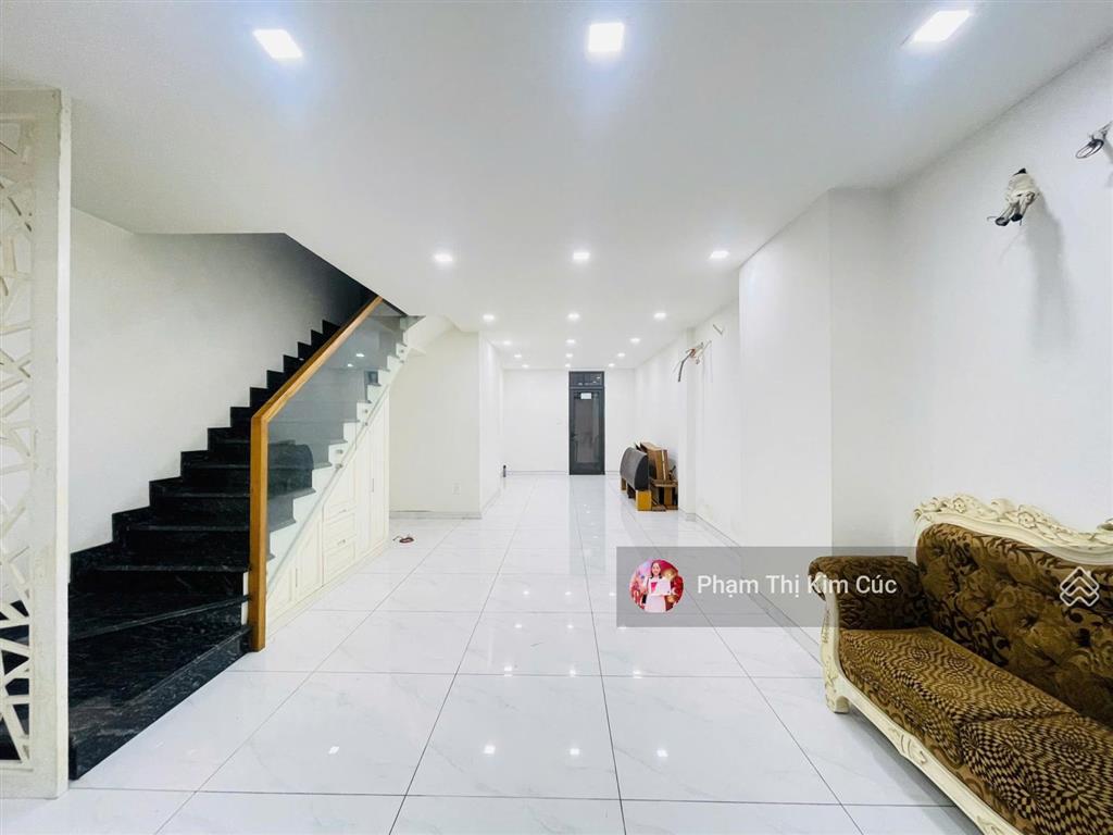 Cho thuê duy nhất căn shophouse giá 33 triệu nhà nội thất cơ bản. đang trống sẵn vào ngay