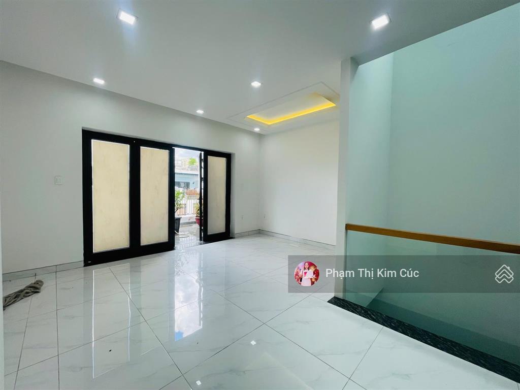 Cho thuê duy nhất căn shophouse giá 33 triệu nhà nội thất cơ bản. đang trống sẵn vào ngay
