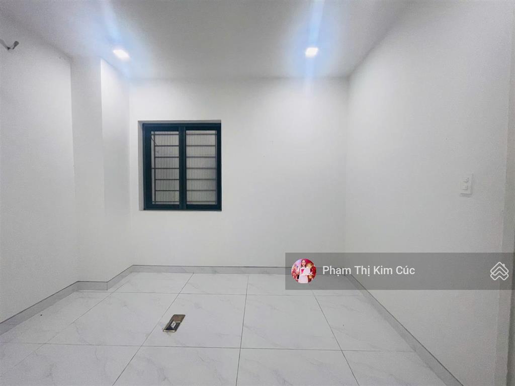 Cho thuê duy nhất căn shophouse giá 33 triệu nhà nội thất cơ bản. đang trống sẵn vào ngay