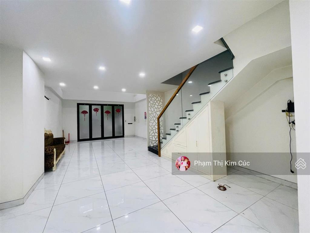 Cho thuê duy nhất căn shophouse giá 33 triệu nhà nội thất cơ bản. đang trống sẵn vào ngay