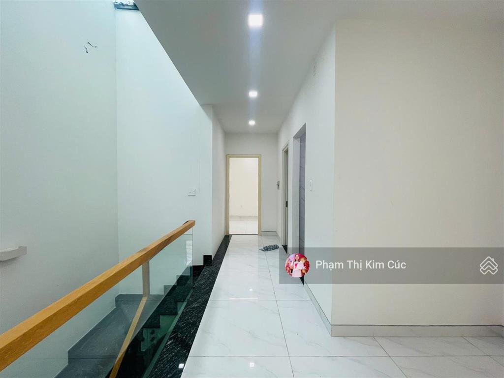 Cho thuê duy nhất căn shophouse giá 33 triệu nhà nội thất cơ bản. đang trống sẵn vào ngay