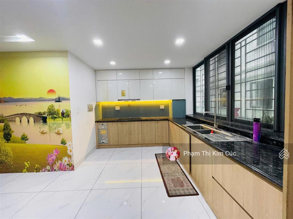 Cho thuê duy nhất căn shophouse giá 33 triệu nhà nội thất cơ bản. đang trống sẵn vào ngay