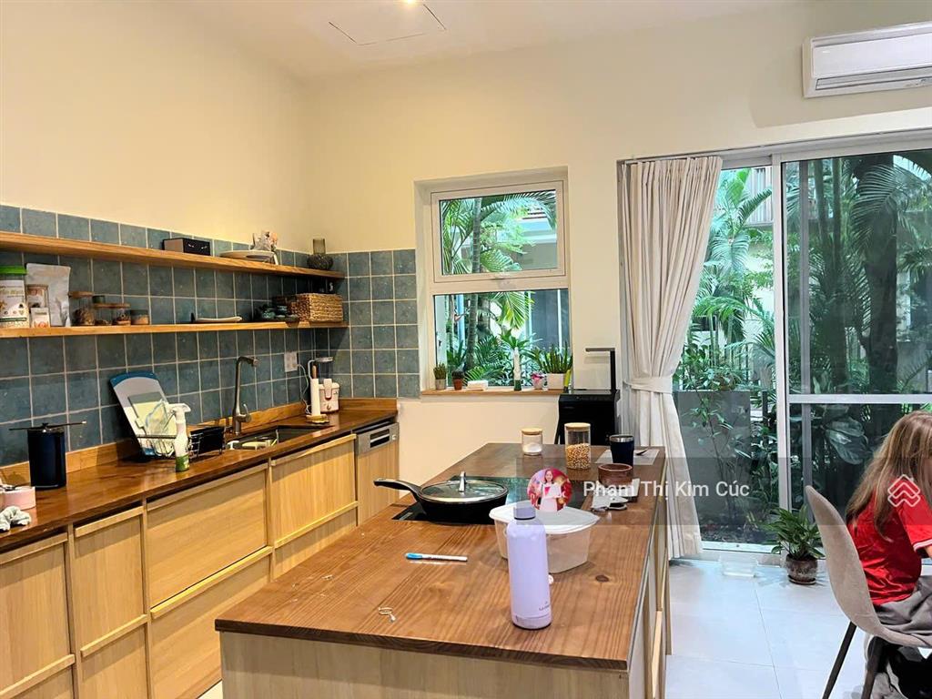 Nhà phố palm residence full nội thất cao cấp cho thuê 33 triệu. vị trí ngay hồ bơi, công viên đẹp