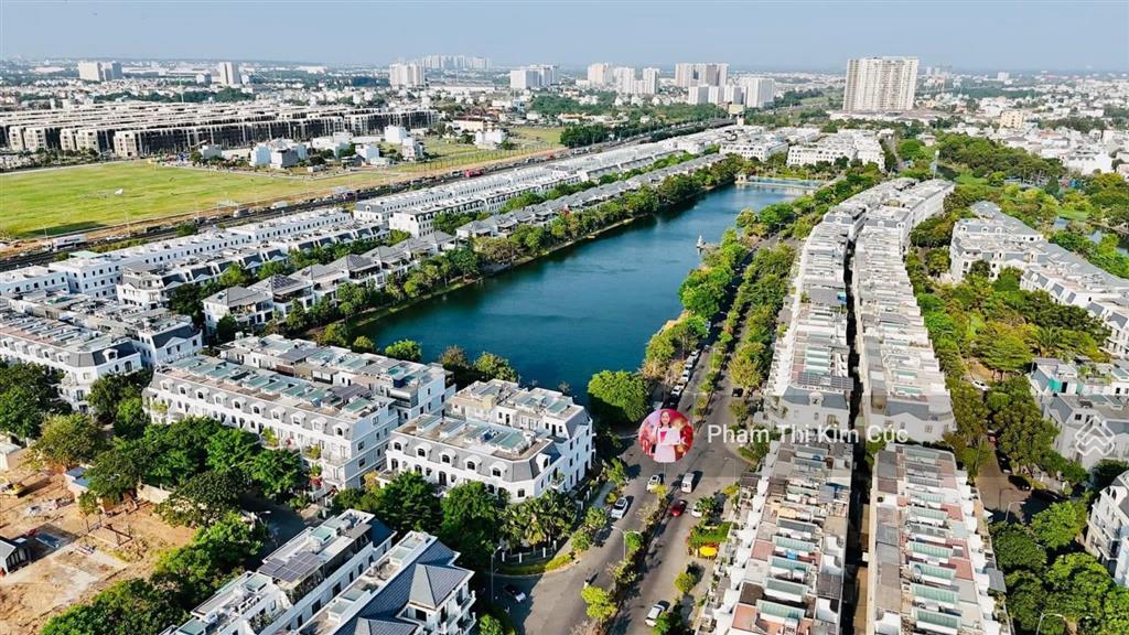 Cho thuê nhà phố view công viên 1 trệt 3 lầu nội thất cơ bản mới đẹp. giá hót 30 triệu/tháng