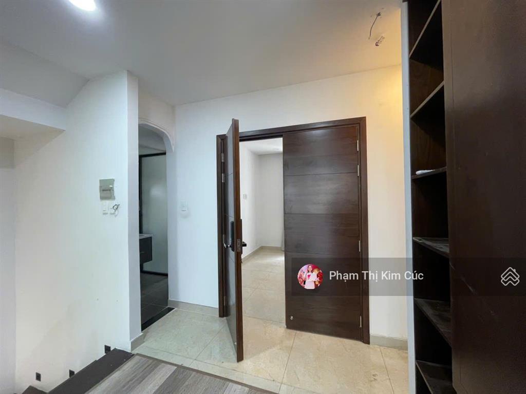 Cho thuê nhà phố view công viên 1 trệt 3 lầu nội thất cơ bản mới đẹp. giá hót 30 triệu/tháng
