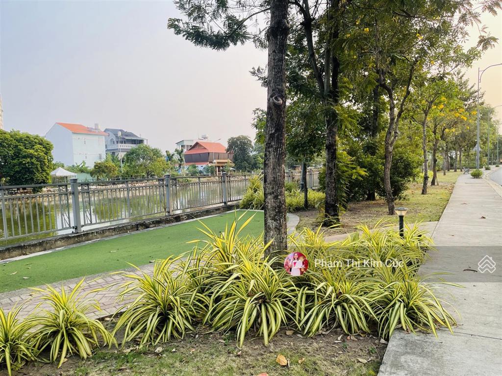 Cho thuê nhà phố view công viên 1 trệt 3 lầu nội thất cơ bản mới đẹp. giá hót 30 triệu/tháng