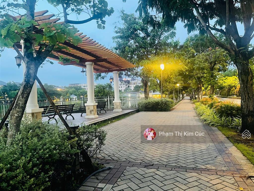 Cho thuê nhà phố view công viên 1 trệt 3 lầu nội thất cơ bản mới đẹp. giá hót 30 triệu/tháng