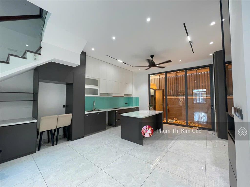 Cho thuê nhà phố view công viên 1 trệt 3 lầu nội thất cơ bản mới đẹp. giá hót 30 triệu/tháng