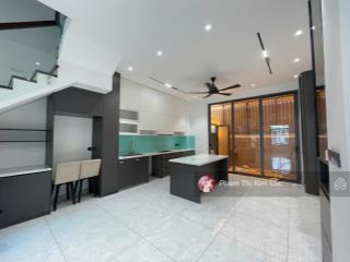 Cho thuê nhà phố view công viên 1 trệt 3 nội thất cơ bản mới đẹp. giá hót 30 triệu/tháng