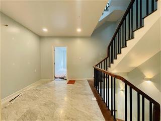 Nhà phố 5x20m nhà đang sơn sửa mới giá 30 triệu. phù hợp để ở hoặc làm công ty văn phòng đều đẹp