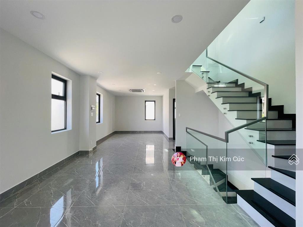 38 triệu siêu vip căn góc 2 mặt tiền trục chính  view hồ. dt 180m2 1 trệt 3 lầu nhà mới đẹp