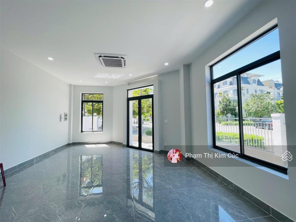 38 triệu siêu vip căn góc 2 mặt tiền trục chính  view hồ. dt 180m2 1 trệt 3 lầu nhà mới đẹp