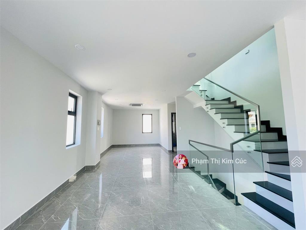 38 triệu siêu vip căn góc 2 mặt tiền trục chính  view hồ. dt 180m2 1 trệt 3 lầu nhà mới đẹp