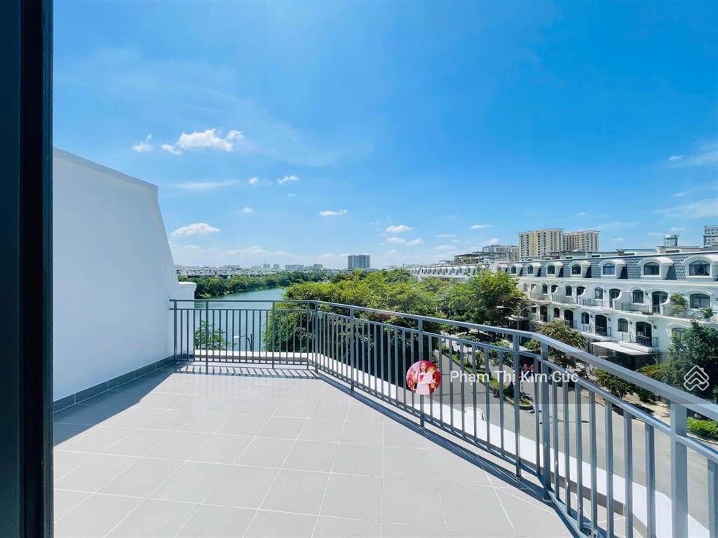 38 triệu siêu vip căn góc 2 mặt tiền trục chính  view hồ. dt 180m2 1 trệt 3 lầu nhà mới đẹp