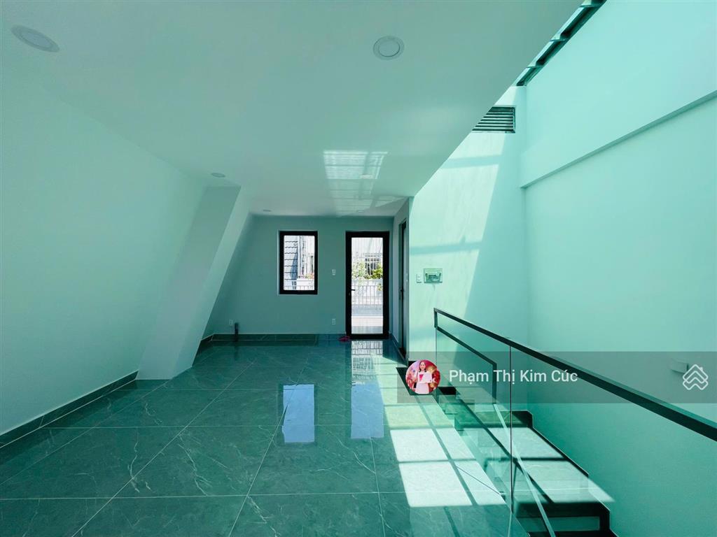 38 triệu siêu vip căn góc 2 mặt tiền trục chính  view hồ. dt 180m2 1 trệt 3 lầu nhà mới đẹp