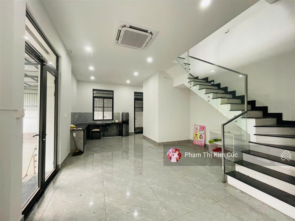 38 triệu siêu vip căn góc 2 mặt tiền trục chính  view hồ. dt 180m2 1 trệt 3 lầu nhà mới đẹp