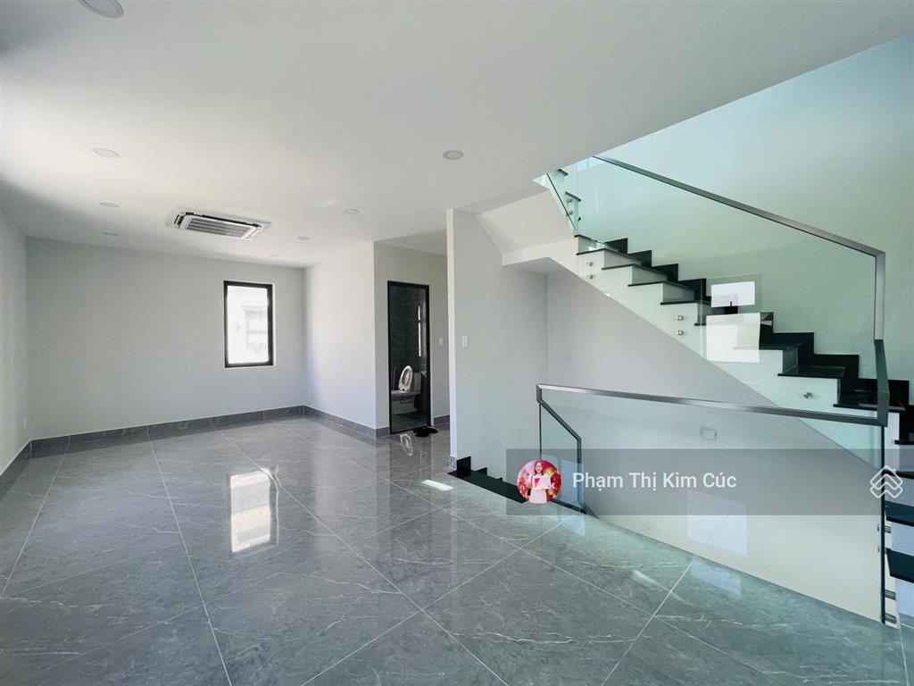 38 triệu siêu vip căn góc 2 mặt tiền trục chính  view hồ. dt 180m2 1 trệt 3 lầu nhà mới đẹp