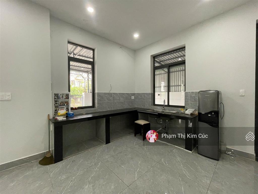 38 triệu siêu vip căn góc 2 mặt tiền trục chính  view hồ. dt 180m2 1 trệt 3 lầu nhà mới đẹp