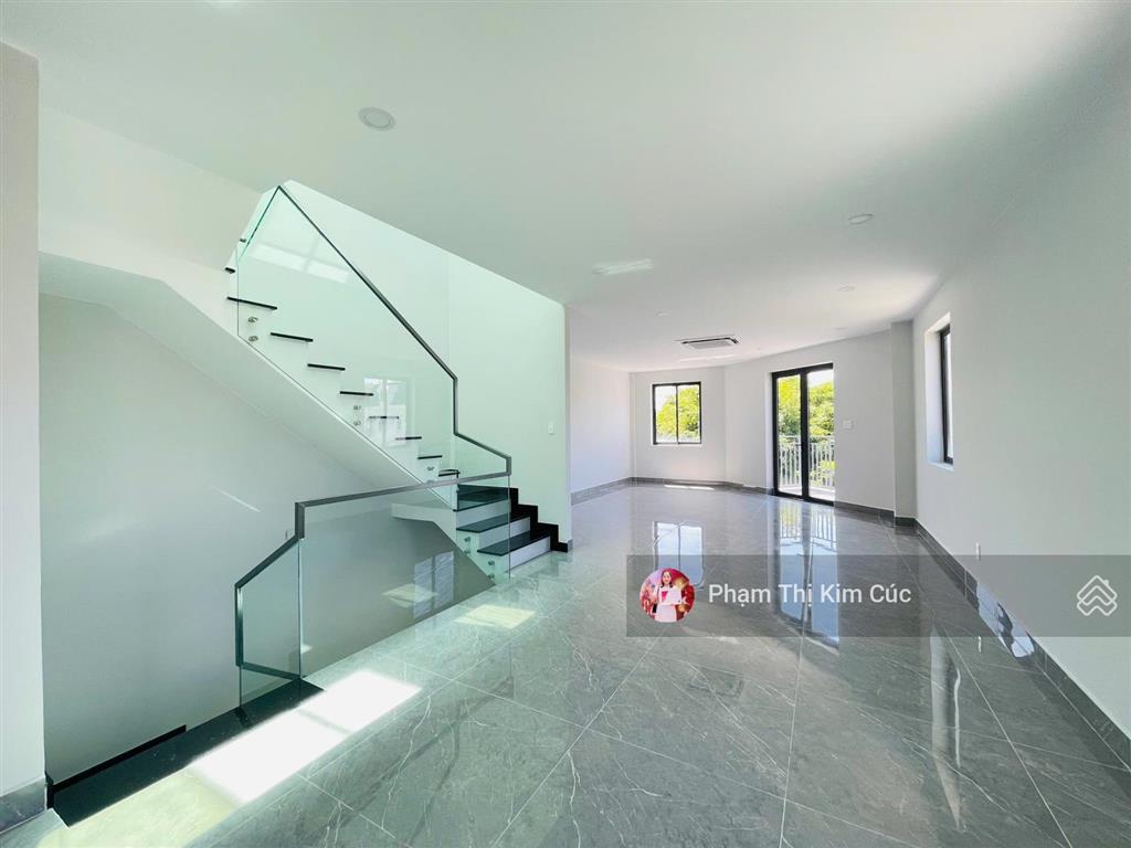 38 triệu siêu vip căn góc 2 mặt tiền trục chính  view hồ. dt 180m2 1 trệt 3 lầu nhà mới đẹp