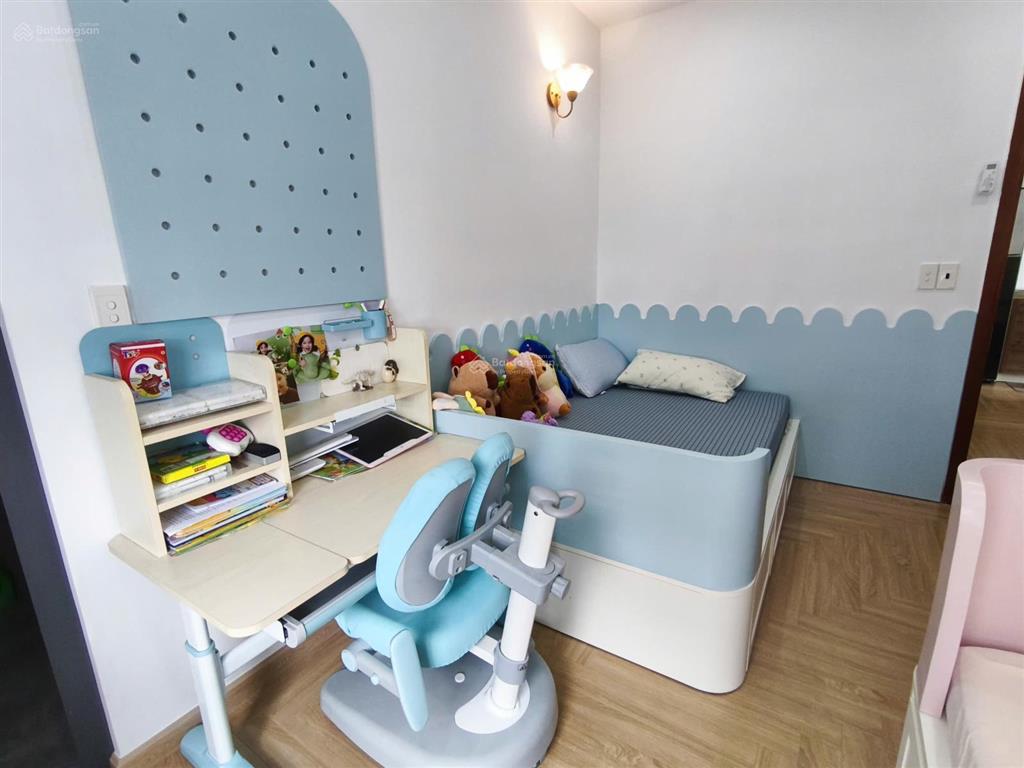Chính chủ  65m2 căn góc tặng full nội thất giá chỉ 2,7 tỷ 2 ban công sẵn sổ hồng