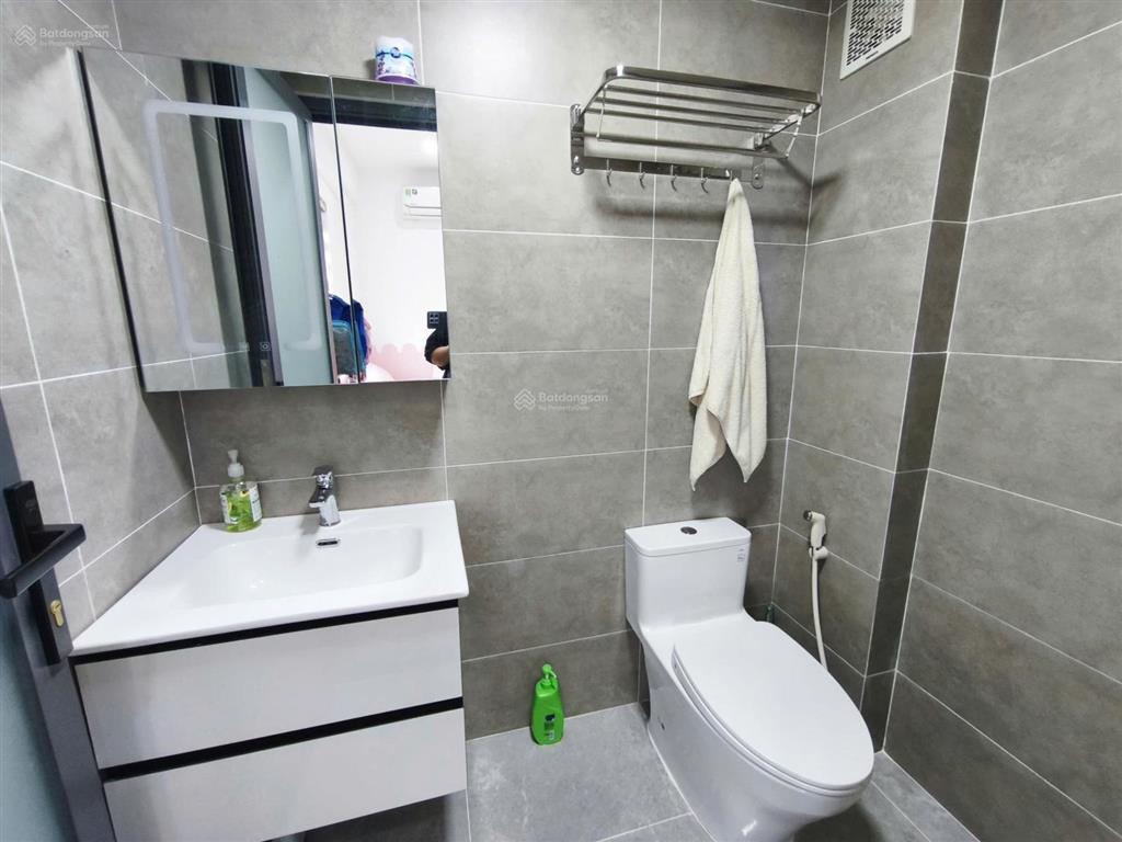 Chính chủ  65m2 căn góc tặng full nội thất giá chỉ 2,7 tỷ 2 ban công sẵn sổ hồng
