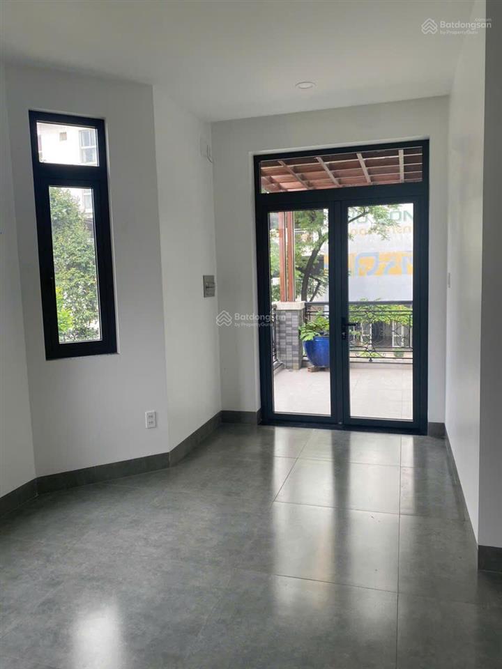 Bán biệt thự đối diện chung cư phố đông, dt 8x25m, sổ hồng hoàn công, giá 25,5 tỷ