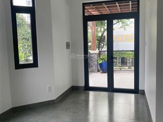 Bán biệt thự đối diện chung cư phố đông, dt 8x25m, sổ hồng hoàn công, giá 25,5 tỷ