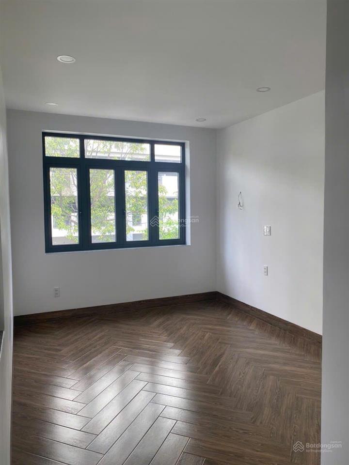 Bán biệt thự đối diện chung cư phố đông, dt 8x25m, sổ hồng hoàn công, giá 25,5 tỷ