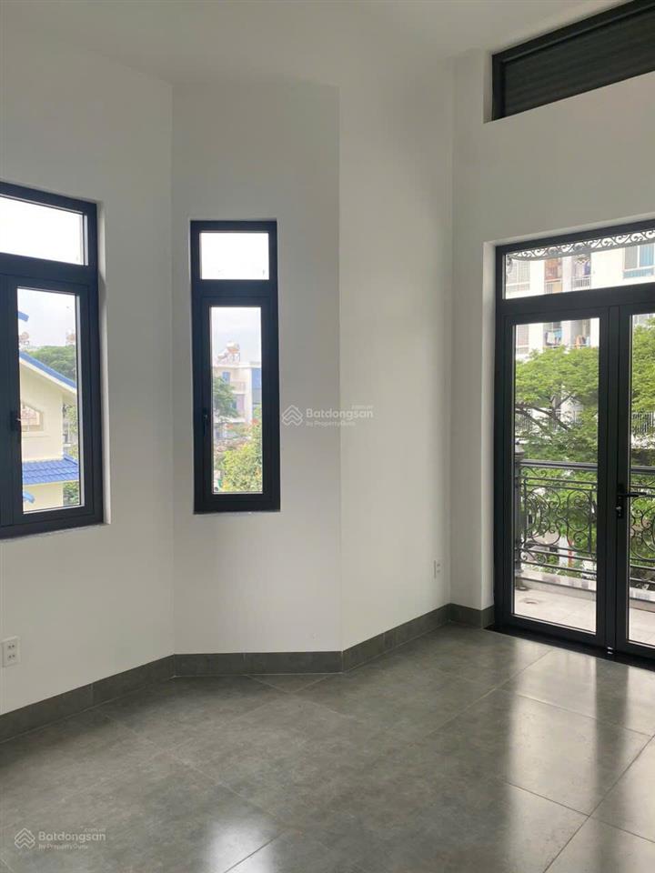 Bán biệt thự đối diện chung cư phố đông, dt 8x25m, sổ hồng hoàn công, giá 25,5 tỷ