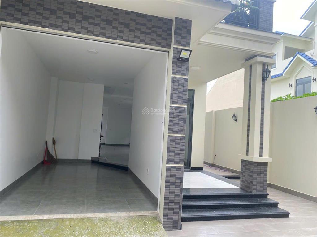 Bán biệt thự đối diện chung cư phố đông, dt 8x25m, sổ hồng hoàn công, giá 25,5 tỷ