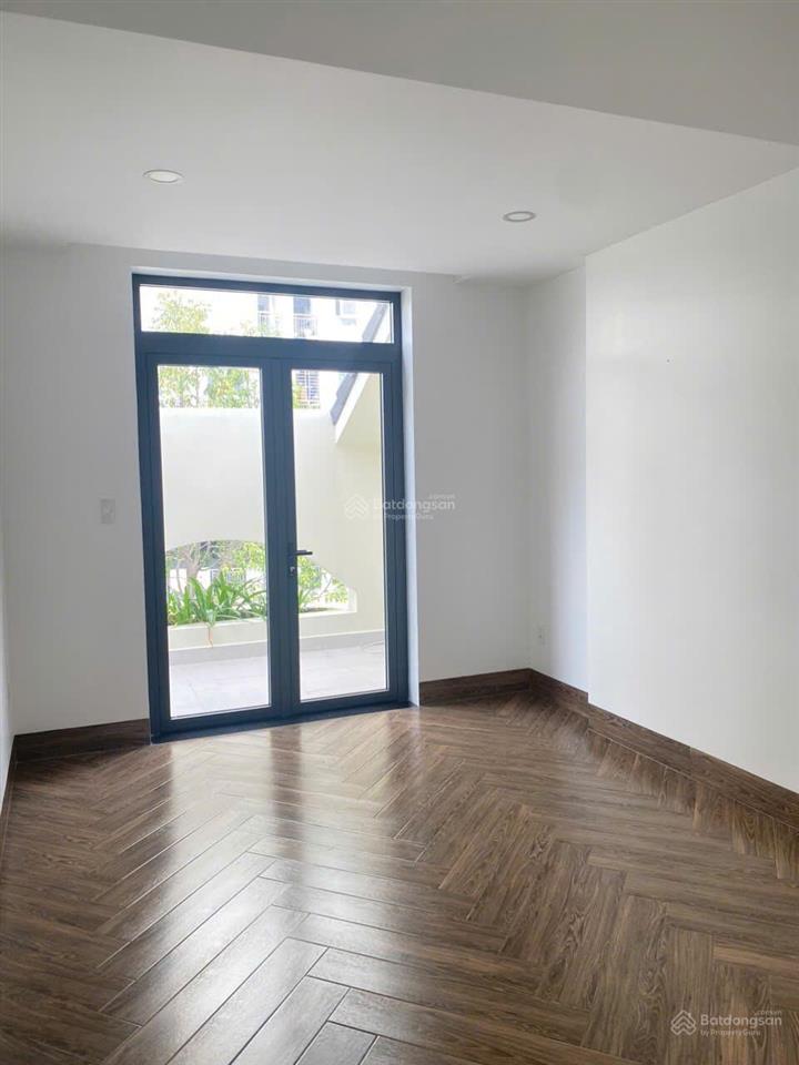 Bán biệt thự đối diện chung cư phố đông, dt 8x25m, sổ hồng hoàn công, giá 25,5 tỷ