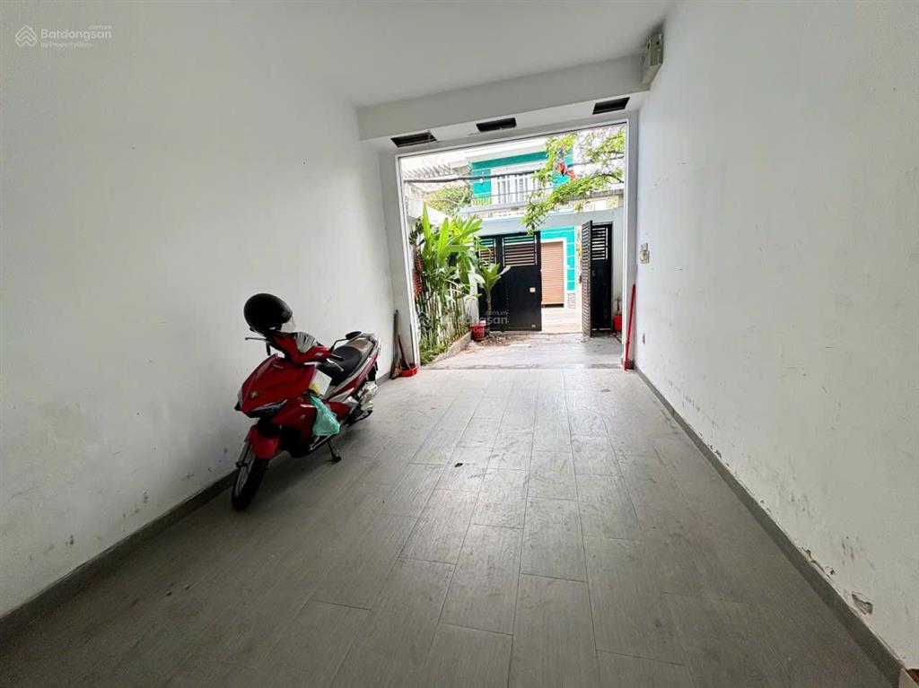 Bán nhà đường nguyễn kiệm, phường 4, quận phú nhuận  nhà 1 trệt, 2 lầu xây kiên cố