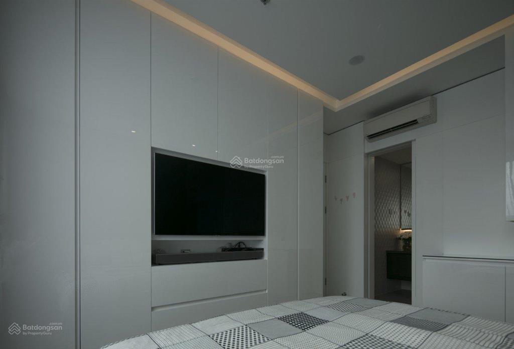 Bán nhanh căn hộ 2pn nội thất đẹp tại chung cư everrich quận 5.  0915 194 ***