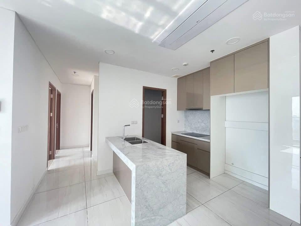 Cần bán căn 2pn nội thất cao cấp tại chung cư kingdom 101 q10.  0915 194 ***