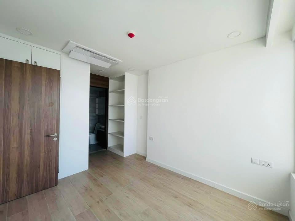 Cần bán căn 2pn nội thất cao cấp tại chung cư kingdom 101 q10.  0915 194 ***