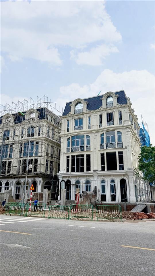 Mở bán căn biệt thự có hầm cạnh vinhomes riverside giá 5,x tỷ/căn, bàn giao luôn