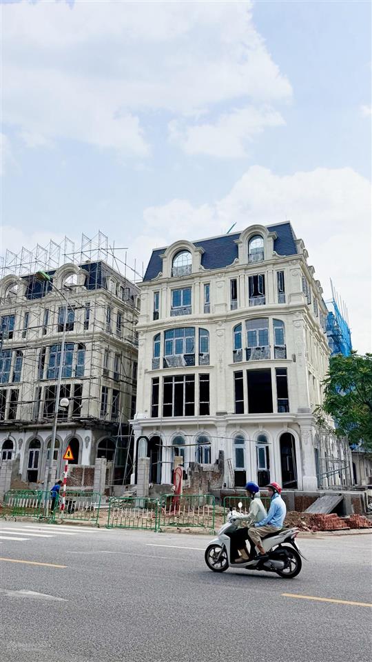 Mở bán căn biệt thự có hầm cạnh vinhomes riverside giá 5,x tỷ/căn, bàn giao luôn