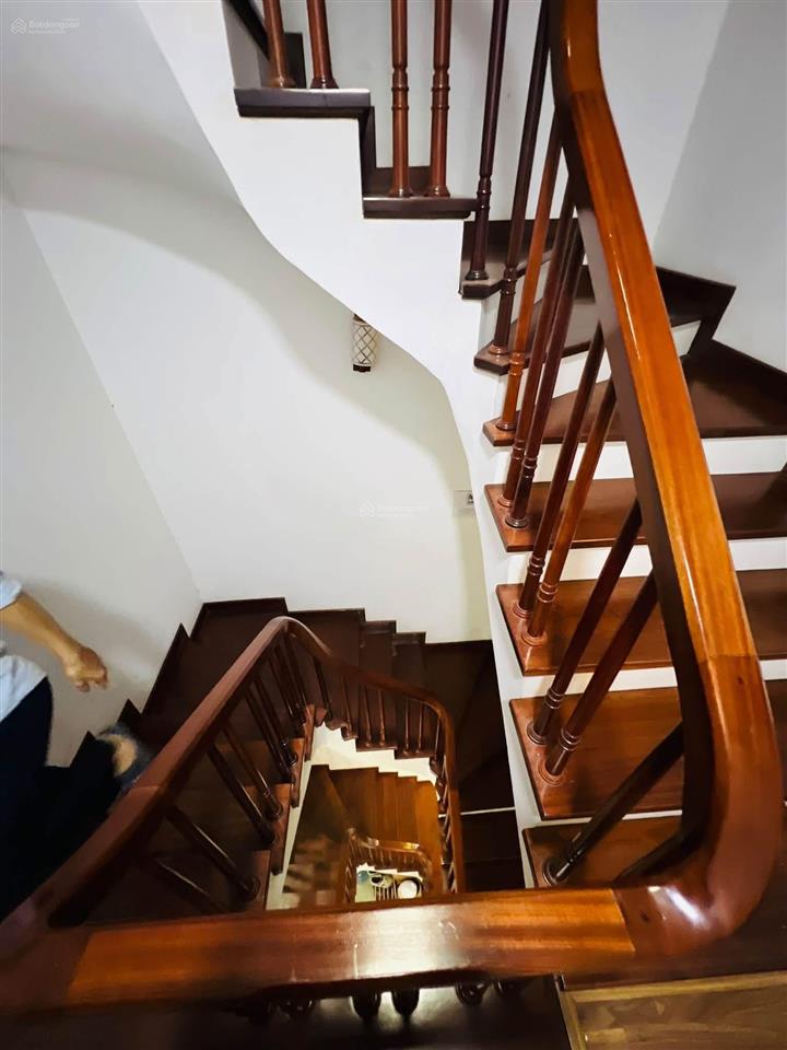 Hoa hậu. mai dịch từ liêm 55m2, 6 tầng chỉ 14 tỷ. ô tô đỗ của, ô chờ thang máy, kinh doanh.thuê tốt